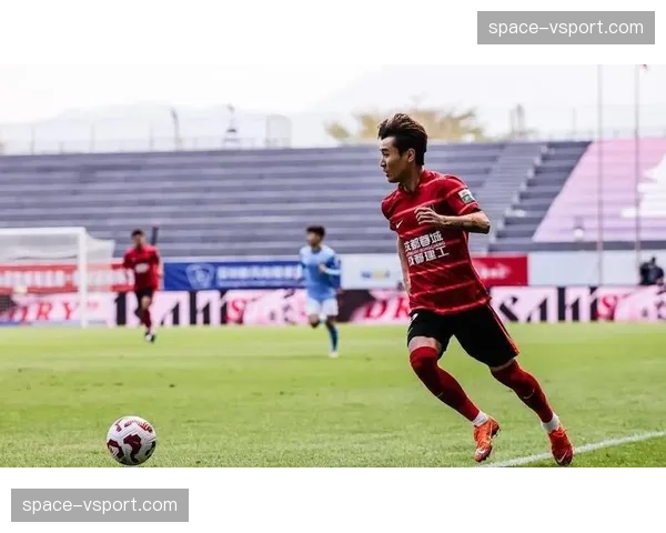 成都蓉城1-1上海海港，韦世豪兜射破门，古斯塔沃头球扳平