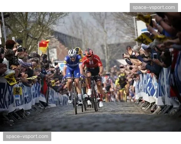 环弗兰德斯女子赛:范登布罗克-布朗在帕特伯格坡确立胜势 环弗兰德斯女子赛:范登布罗克-布朗在帕特伯格坡确立胜势