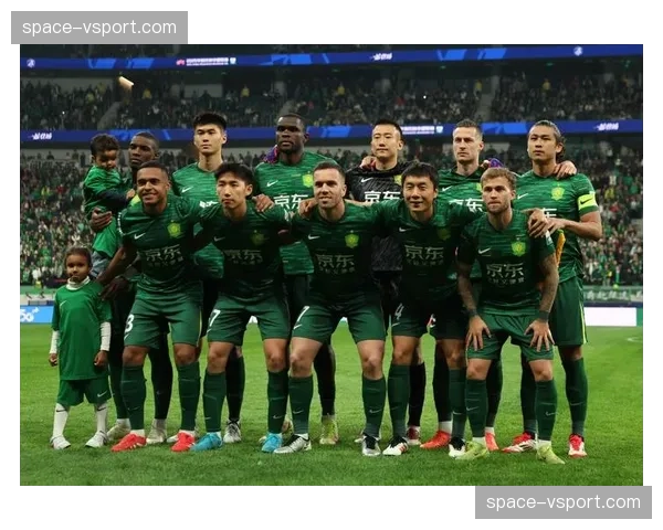 中超公司联合多家俱乐部捐赠足球装备至西部地区学校